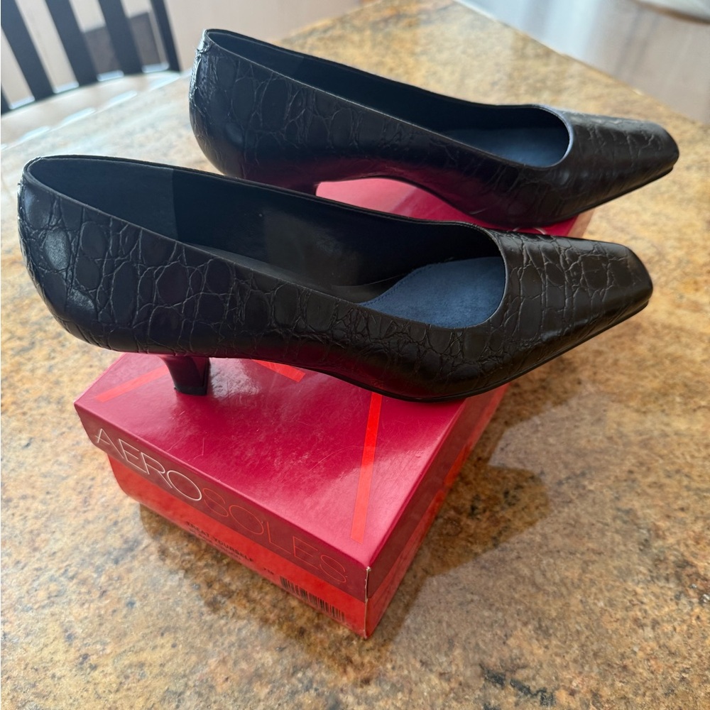 AEROSOLES Black Croc-Embossed Heels Size 8 1/2